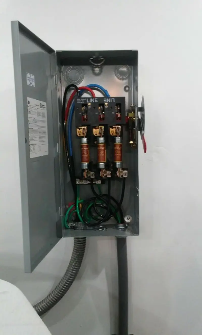 Three-phase disconnect switch installed for Smoke Detector Installation in Steger